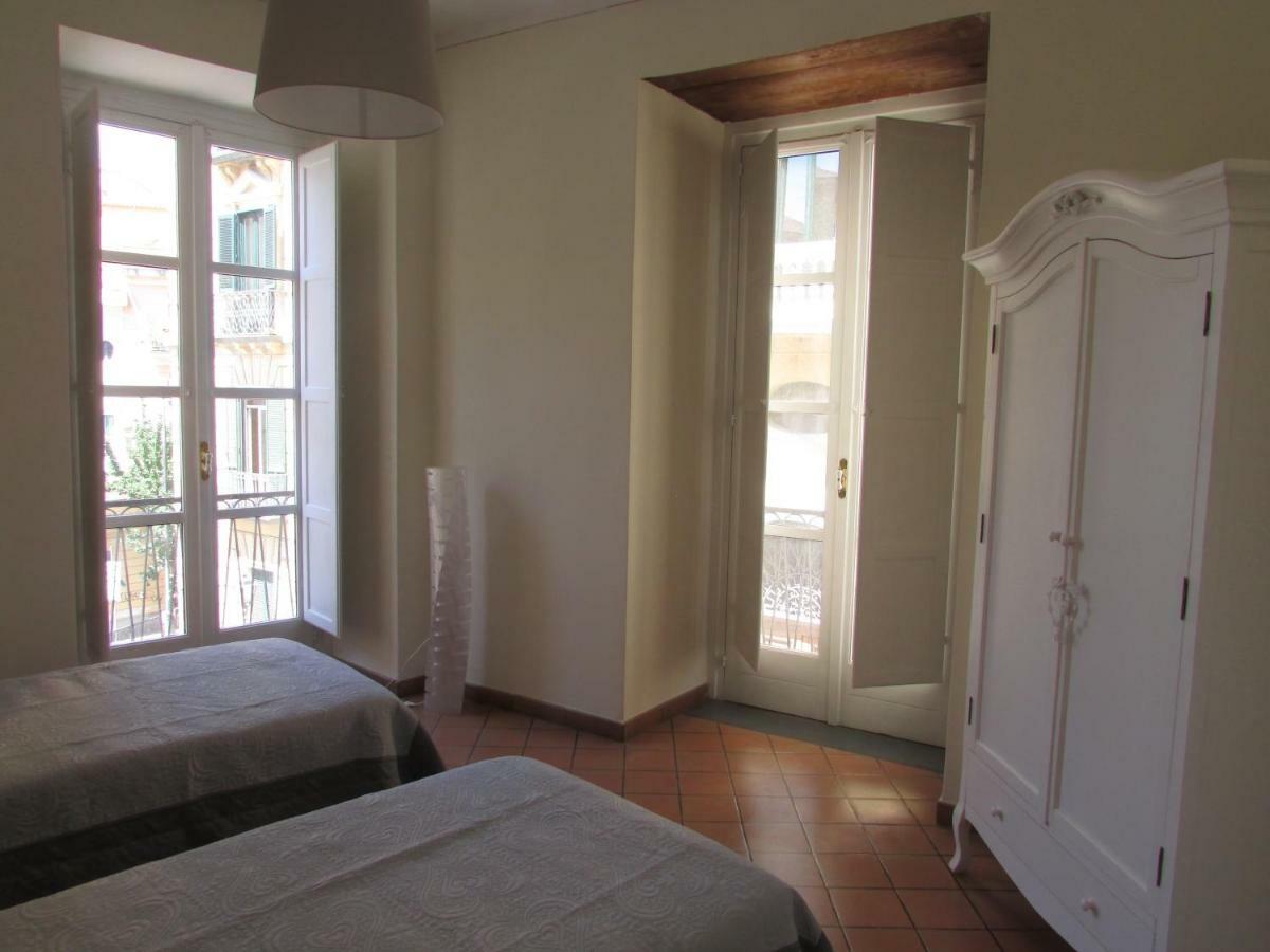 Apartamento Salerno Domus Claudia Exterior foto
